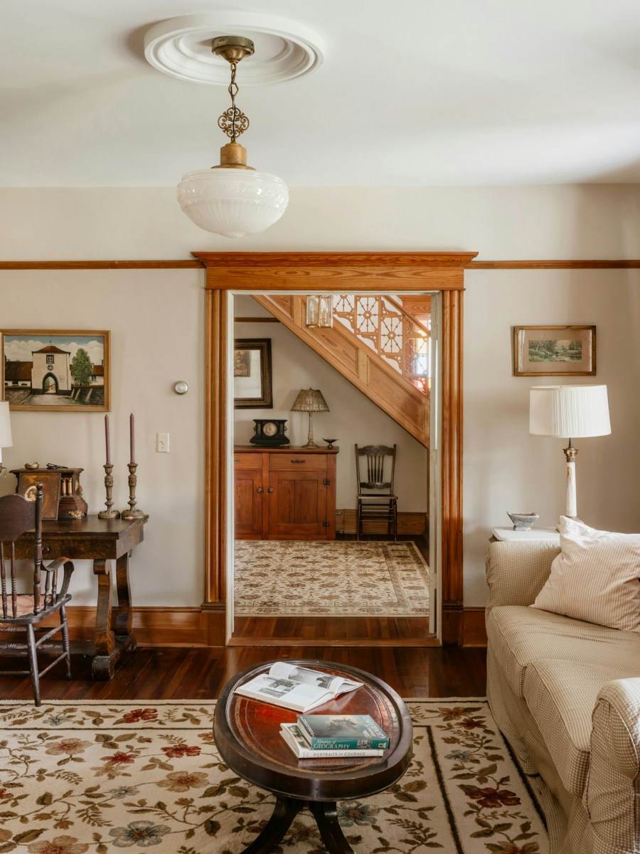 Why Well-Designed Homes Are Turning Back to&nbsp;Antiques